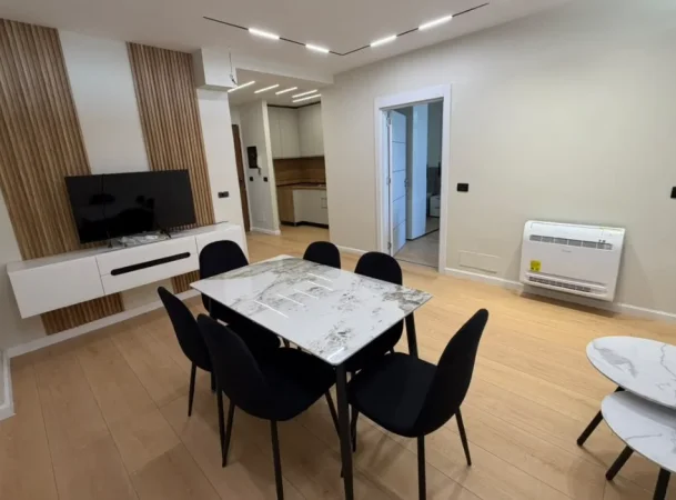 Tirane, jepet me qera apartament 2+1 , 80 m² 800 € 