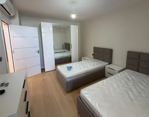 Tirane, jepet me qera apartament 2+1 , 80 m² 800 € 