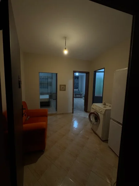 Tirane, jap me qera shtepi 1+1 Kati 1, 60 m² 450 € (rruga margarita tutulani)