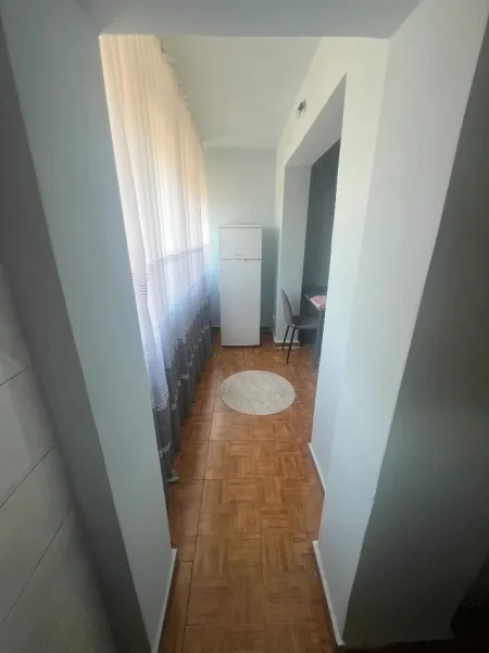 Tirane, jepet me qera apartament 1+1 Kati 5, 60 m² 450 € (Xhamlliku , Oxhaku)