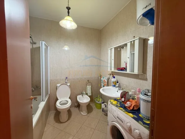 Tirane, jepet me qera apartament 1+1+Ballkon Kati 7, 71 m² 550 € (Don Bosko)