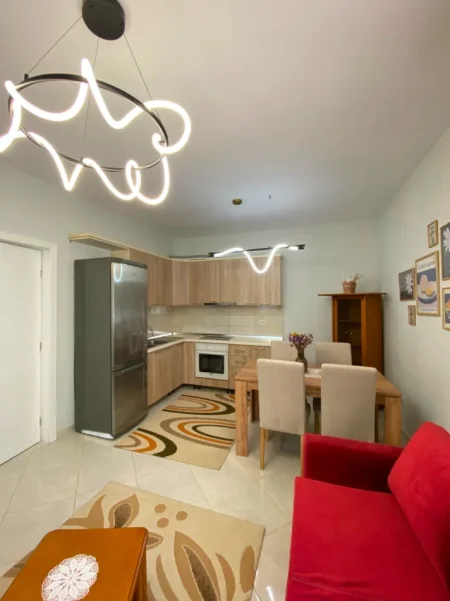 Tirane, jepet me qera apartament 1+1 Kati 1, 500 € (qyteti studenti)