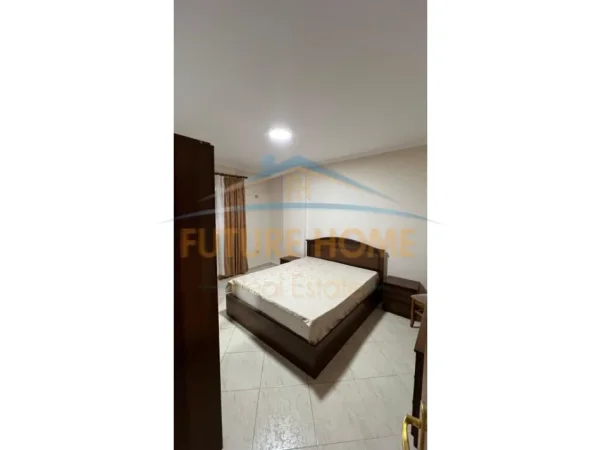 Tirane, jepet me qera apartament 1+1+Ballkon Kati 4, 52 m² 500 € (Rruga Siri Kodra)