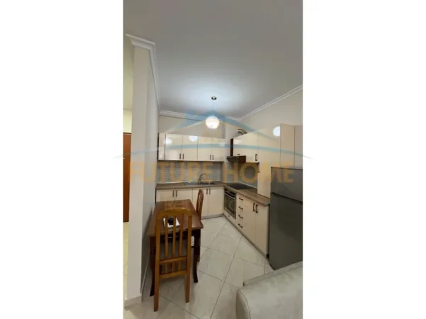 Tirane, jepet me qera apartament 1+1+Ballkon Kati 4, 52 m² 500 € (Rruga Siri Kodra)