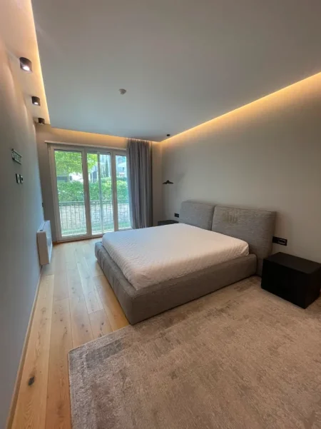 Tirane, shitet apartament 2+1+Ballkon Kati 2, 220 m² 500.000 € (Teg)