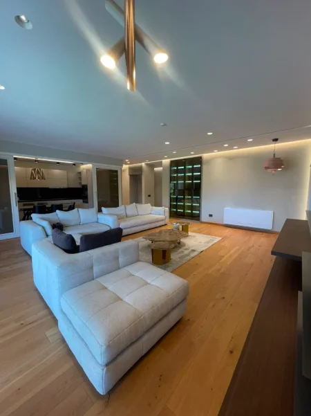 Tirane, shitet apartament 2+1+Ballkon Kati 2, 220 m² 500.000 € (Teg)