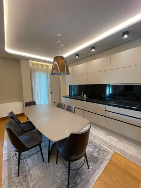 Tirane, shitet apartament 2+1+Ballkon Kati 2, 220 m² 500.000 € (Teg)