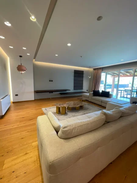 Tirane, shitet apartament 2+1+Ballkon Kati 2, 220 m² 500.000 € (Teg)