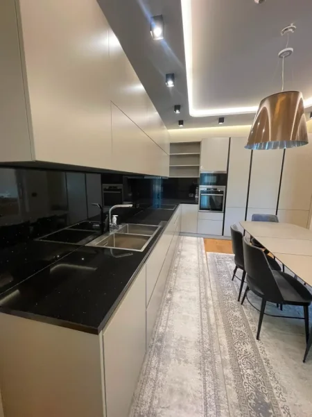 Tirane, shitet apartament 2+1+Ballkon Kati 2, 220 m² 500.000 € (Teg)