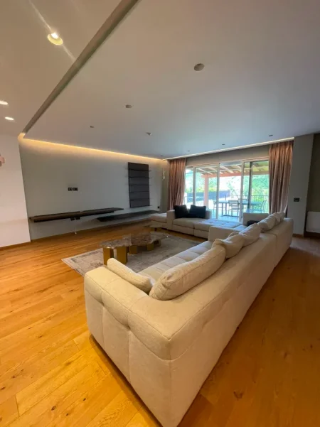 Tirane, shitet apartament 2+1+Ballkon Kati 2, 220 m² 500.000 € (Teg)