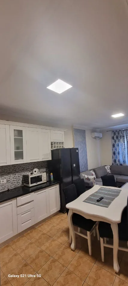 Tirane, jepet me qera apartament 2+1+Ballkon Kati 8, 95 m² 500 € (Astir)