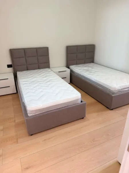 Tirane, jepet me qera apartament 2+1+Ballkon Kati 10, 95 m² 800 € (Rruga e Kavajes)