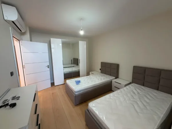 Tirane, jepet me qera apartament 2+1+Ballkon Kati 10, 95 m² 800 € (Rruga e Kavajes)