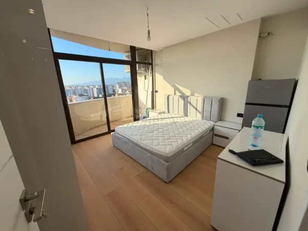 Tirane, jepet me qera apartament 2+1+Ballkon Kati 10, 95 m² 800 € (Rruga e Kavajes)