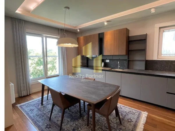 Tirane, shitet apartament 3+1+Aneks+Ballkon Kati 2, 230 m² 700.001 € (Teg)