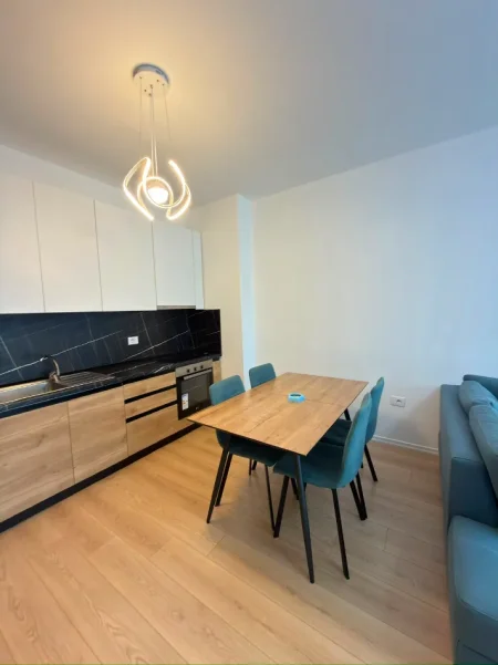 Tirane, jepet me qera apartament 1+1+Ballkon Kati 4, 500 m² 500 € (Ish Fusha e Aviacionit)