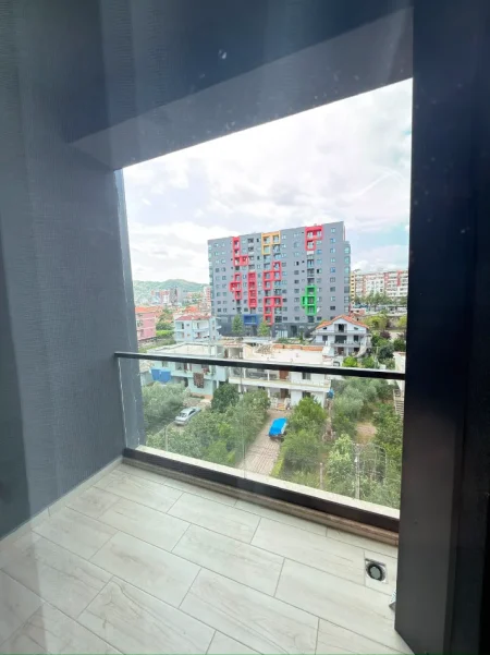 Tirane, jepet me qera apartament 1+1+Ballkon Kati 4, 500 m² 500 € (Ish Fusha e Aviacionit)