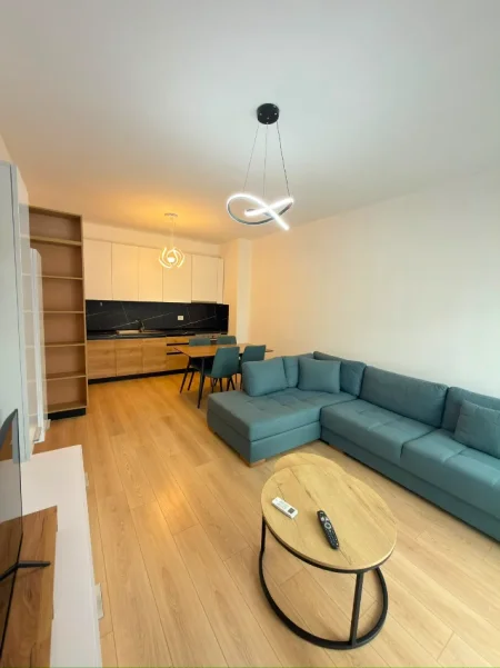Tirane, jepet me qera apartament 1+1+Ballkon Kati 4, 500 m² 500 € (Ish Fusha e Aviacionit)
