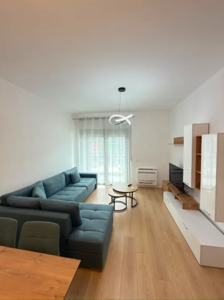Tirane, jepet me qera apartament 1+1+Ballkon Kati 4, 500 m² 500 € (Ish Fusha e Aviacionit)