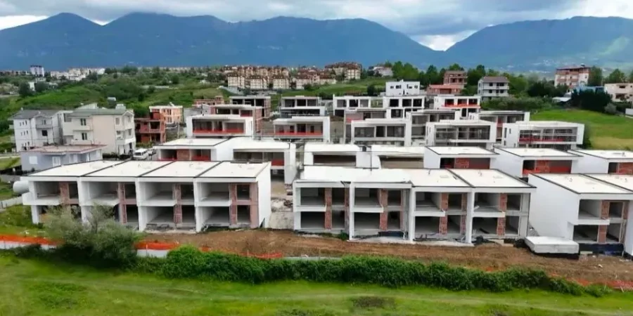 Tirane, shitet Vile Vile 2 Katshe Kati 0, 277 m² 553.225 € (Liqeni I Farkes)