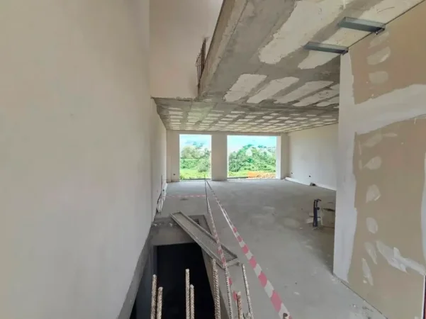 Tirane, shitet Vile Vile 2 Katshe Kati 0, 277 m² 553.225 € (Liqeni I Farkes)
