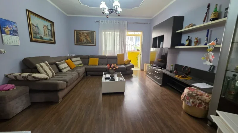 Tirane, shitet apartament 3+1+Aneks+Ballkon , 125 m² (Rruga Komuna e Parisit)