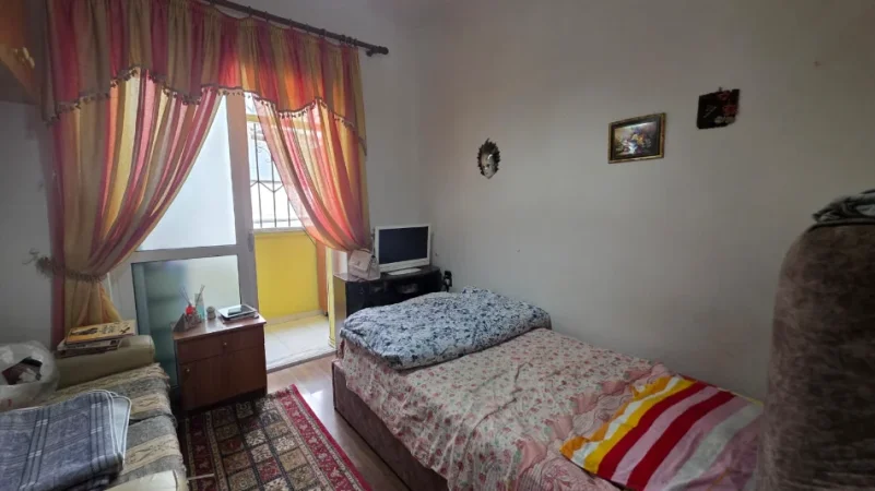 Tirane, shitet apartament 3+1+Aneks+Ballkon , 125 m² (Rruga Komuna e Parisit)