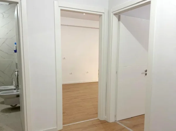 Tirane, jepet me qera apartament 1+1 Kati 1, 77 m² 400 € (Rezidenca Urban Gate)