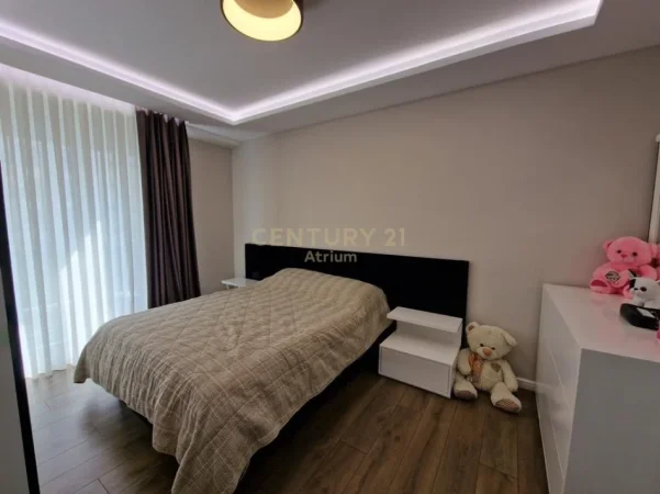 Tirane, jepet me qera apartament 3+1+Ballkon Kati 5, 118 m² 1.200 € (kompleksi turdiu)