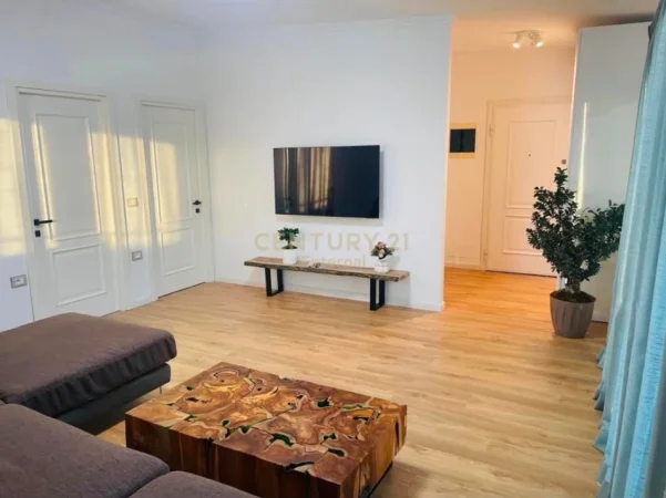 Tirane, jepet me qera apartament 2+1 Kati 9, 230 m² 1.400 € (ish blloku pran shkolles edith durham)