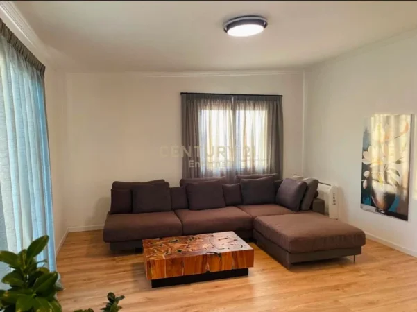 Tirane, jepet me qera apartament 2+1 Kati 9, 230 m² 1.400 € (ish blloku pran shkolles edith durham)