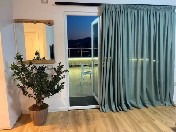 Tirane, jepet me qera apartament 2+1 Kati 9, 230 m² 1.400 € (ish blloku pran shkolles edith durham)