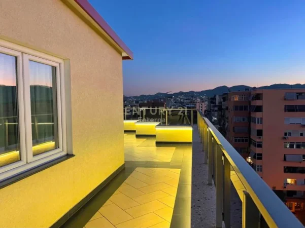 Tirane, jepet me qera apartament 2+1 Kati 9, 230 m² 1.400 € (ish blloku pran shkolles edith durham)