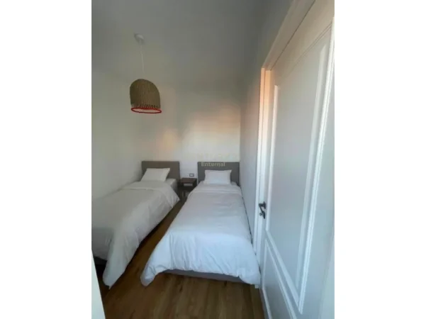 Tirane, jepet me qera apartament 2+1 Kati 9, 230 m² 1.400 € (ish blloku pran shkolles edith durham)