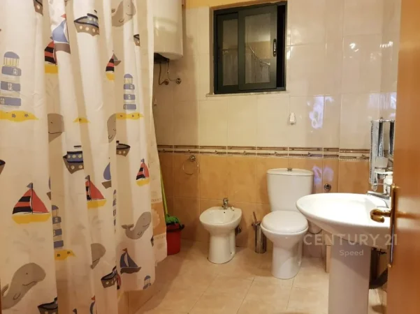 Tirane, jepet me qera apartament 2+1+Ballkon Kati 3, 129 m² 800 € (myslym shyri)