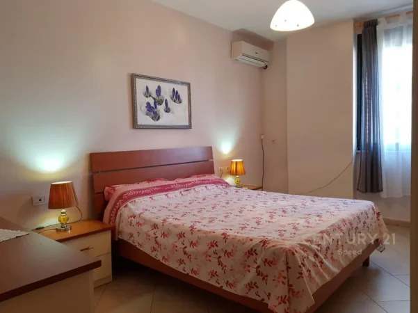 Tirane, jepet me qera apartament 2+1+Ballkon Kati 3, 129 m² 800 € (myslym shyri)