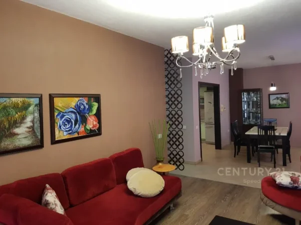 Tirane, jepet me qera apartament 2+1+Ballkon Kati 3, 129 m² 800 € (myslym shyri)