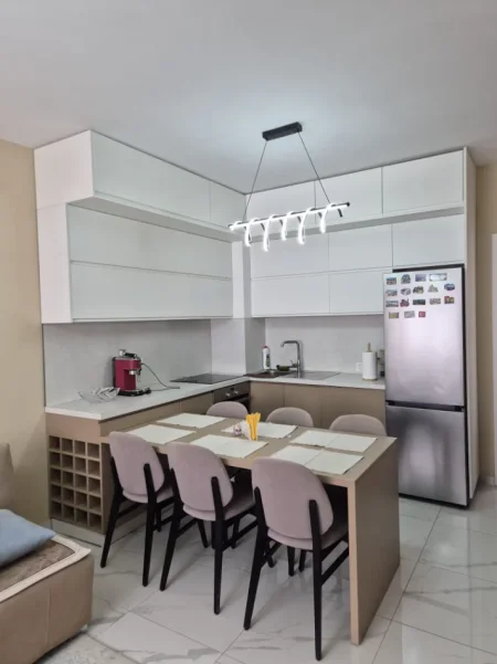 Tirane, jepet me qera apartament 2+1 Kati 5, 85 m² 500 € 