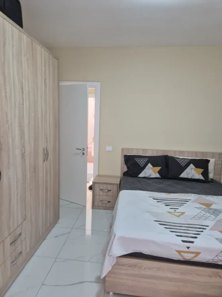 Tirane, jepet me qera apartament 2+1 Kati 5, 85 m² 500 € 