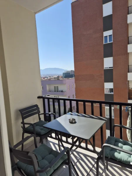 Tirane, jepet me qera apartament 2+1 Kati 5, 85 m² 500 € 