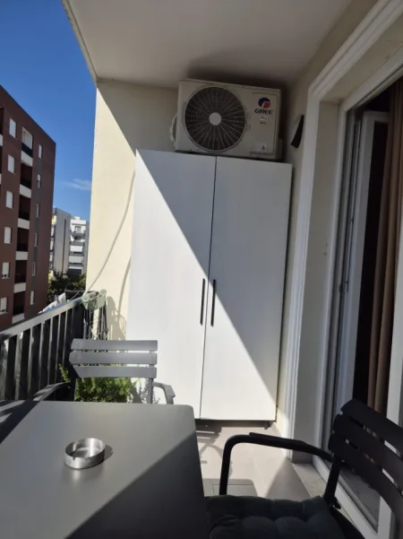 Tirane, jepet me qera apartament 2+1 Kati 5, 85 m² 500 € 