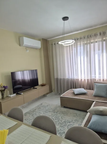 Tirane, jepet me qera apartament 2+1 Kati 5, 85 m² 500 € 