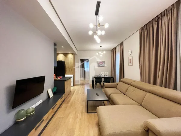 Tirane, shitet apartament 4+1 Kati 4, 216 m² 777.000 € (RRUGA E “BARRIKADAVE”, PRANË SHESHIT "SKËNDERBEJ")