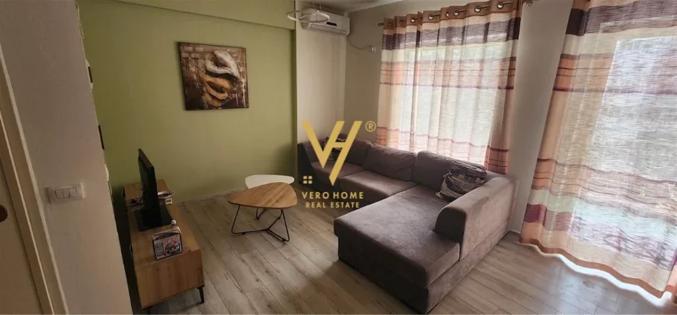 Tirane, jepet me qera apartament 1+1+Ballkon Kati 4, 100 m² 700 € (KOPSHTI ZOOLOGJIK)