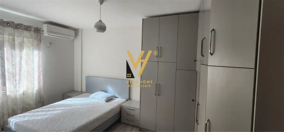 Tirane, jepet me qera apartament 1+1+Ballkon Kati 4, 100 m² 700 € (KOPSHTI ZOOLOGJIK)