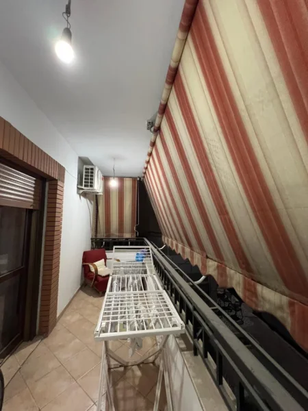Tirane, jepet me qera apartament 1+1 Kati 2, 70 m² 500 € (Komuna Parisit)
