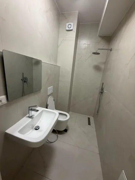 Tirane, jepet me qera apartament 1+1+Ballkon Kati 3, 60 m² 450 € (Pasho hysa)