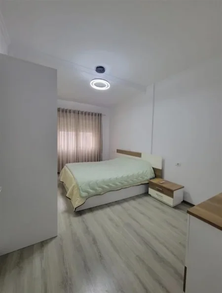 Tirane, jepet me qera apartament 1+1 Kati 4, 70 m² 550 € (Oxhaku)
