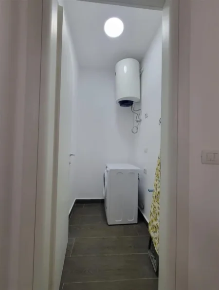 Tirane, jepet me qera apartament 1+1 Kati 4, 70 m² 550 € (Oxhaku)