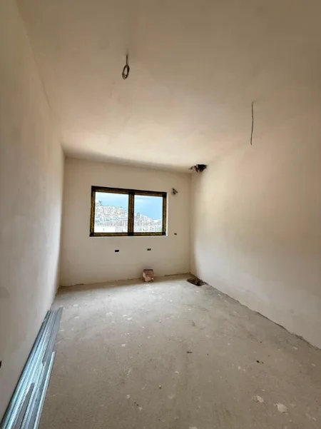 Tirane, shitet apartament 2+1+Aneks+Ballkon Kati 3, 212 m² 365.650 € (KODRA DIELLIT)